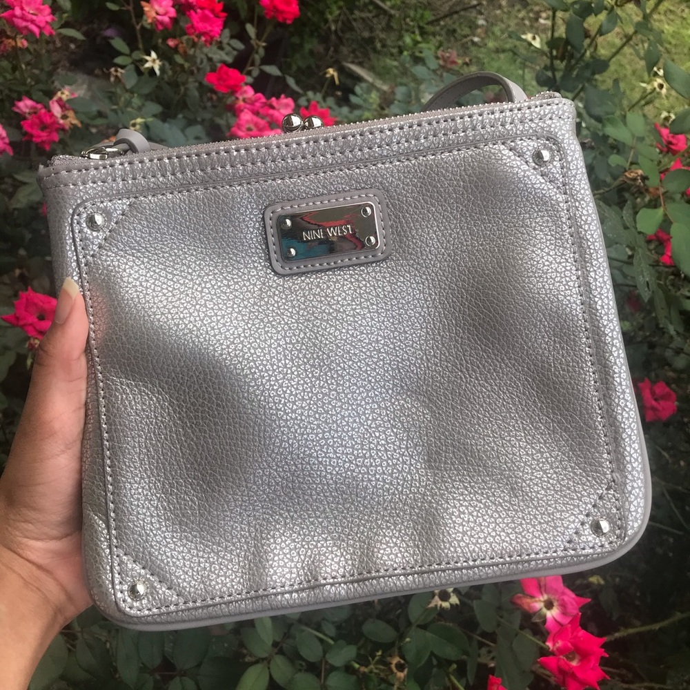 Sliver crossbody purse 👛
